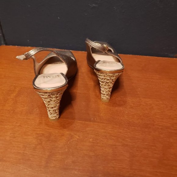 Stuart Weitzman gold wedge shoe - Picture 4 of 6